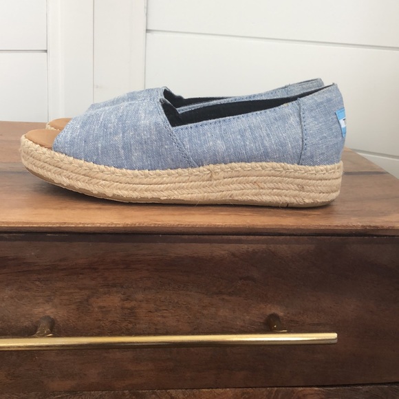 NWOT Toms Open Toe Alpargata Chambray Espadrille. - Picture 4 of 17